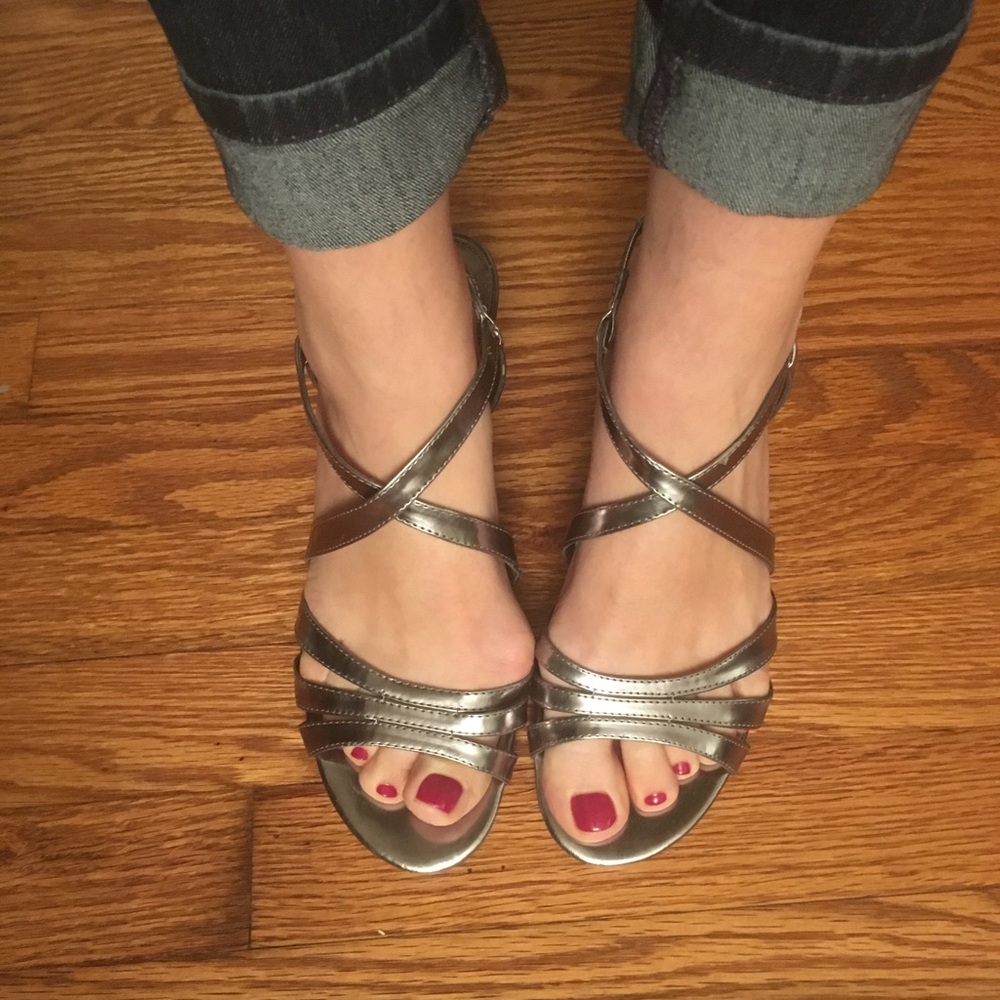 Donating soon! ✨ NWT Silver Bandolino heels - Picture 8 of 9